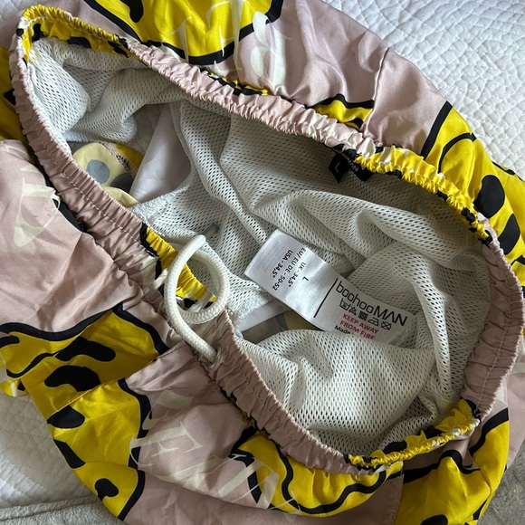 Boohooman • Smiley Face Patterned Swim Trunks - Picture 4 of 5